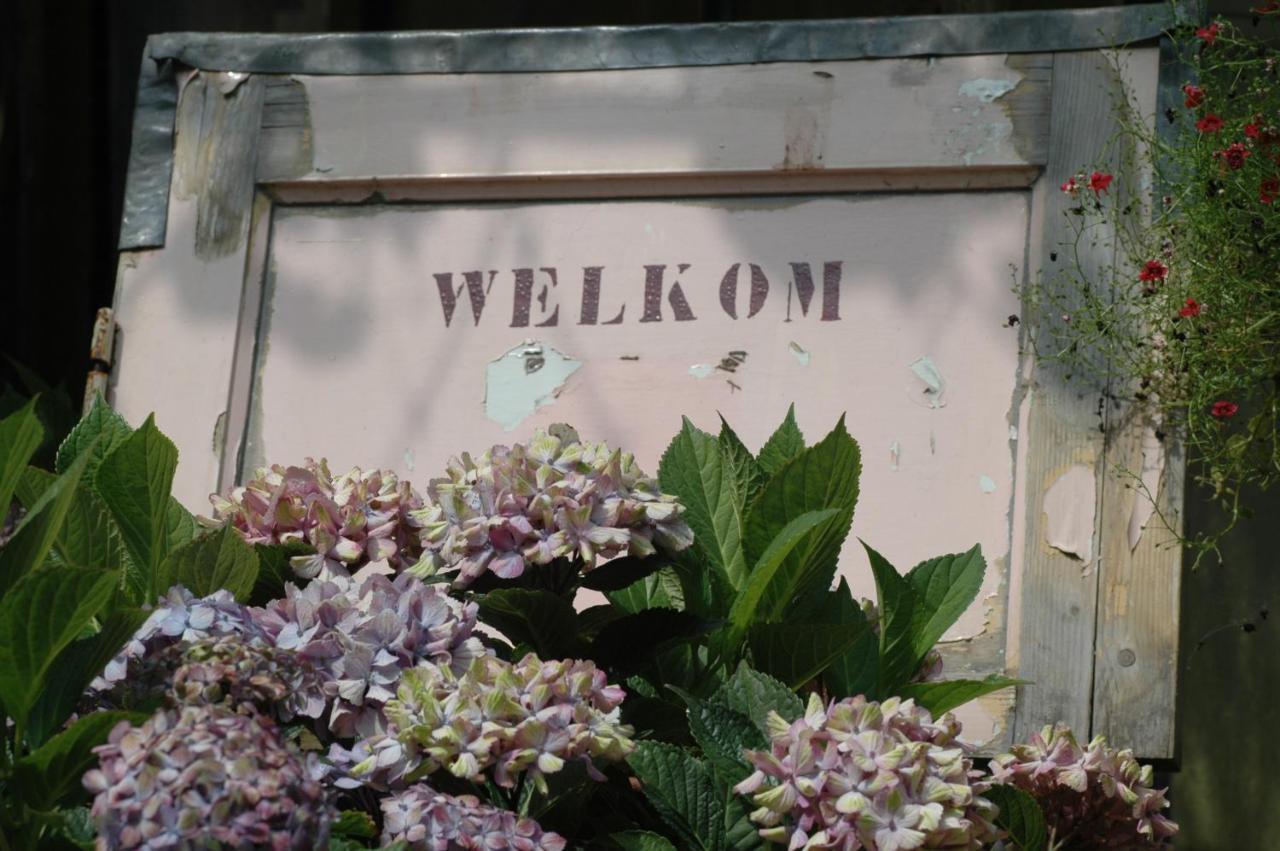 Pipowagen Overnachting Het Houten Huis 잘트보멀 외부 사진
